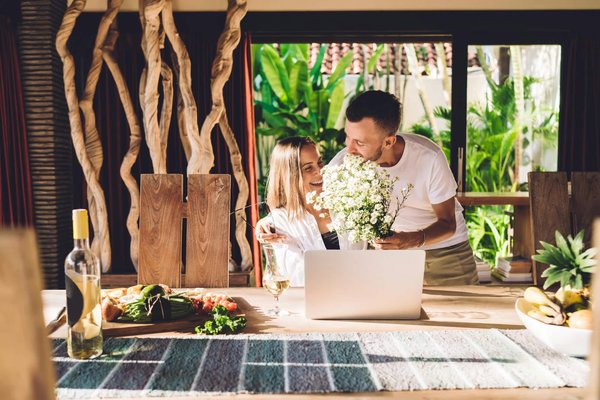 Why interior designers are falling in love with grey tiles ?